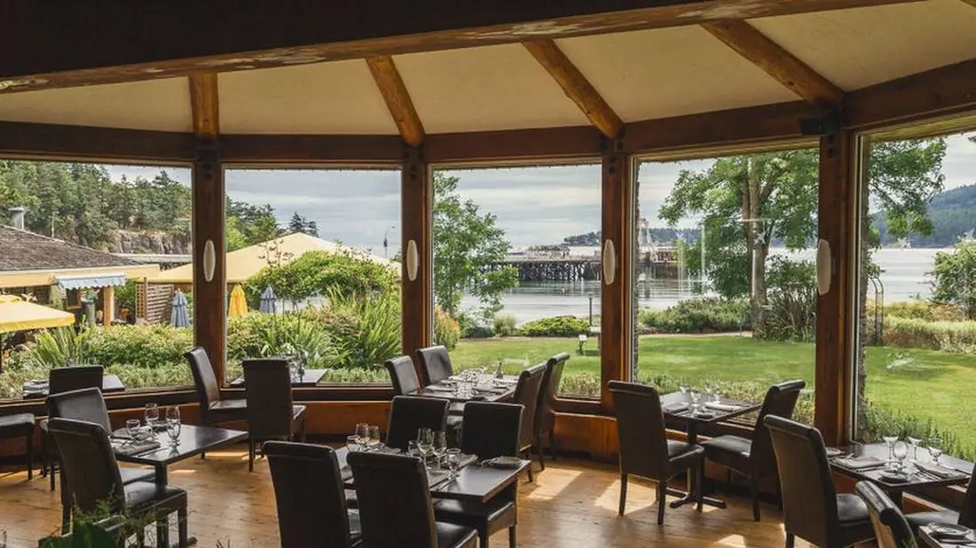 Atrevida restaurant overlooking the water